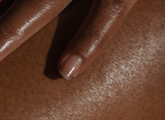 Peaux foncées : Conseils pour traiter les problèmes de taches sur la peau et retrouver un teint uniforme