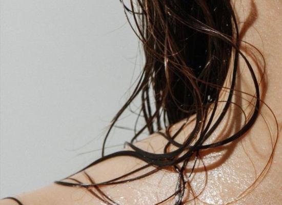 Routine anti-chute : les étapes essentielles pour prévenir la perte de cheveux