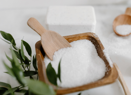 Les dermatologues redécouvrent les bienfaits du sel pour la peau