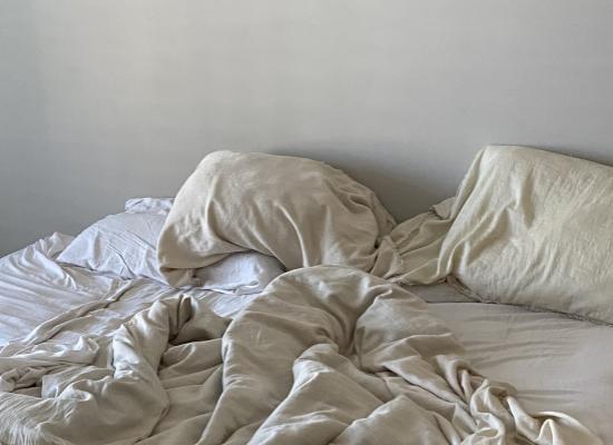 Les bienfaits du sommeil sur la peau et la santé globale